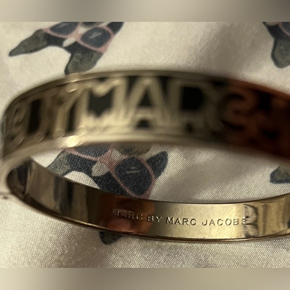 Marc by Marc Jacobs Silver and Black Bangle Bracelet - Picture 4 of 10